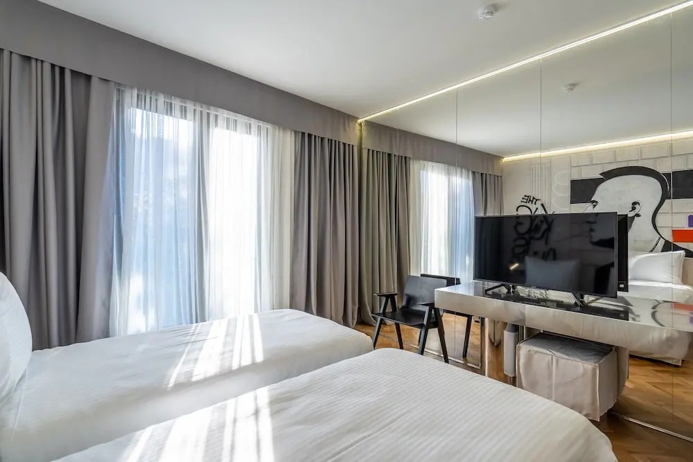 هتل پلتفرما دیزاین